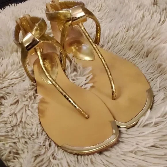 Beautiful gold Adelina sandals - Picture 7 of 7